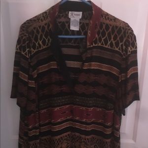 K woman Aztec design top